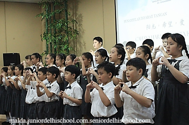 Praktik Isyarat Tangan Tzu Chi